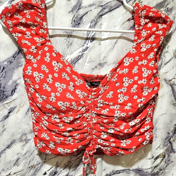 Zara Tops - 🌺NWOT Zara Crop Top🌺